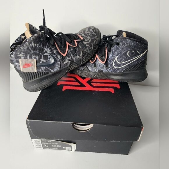 Nike Kyrie 7s What the sneakers - Picture 2 of 7